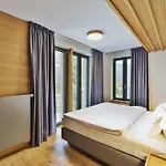 Palace 4*